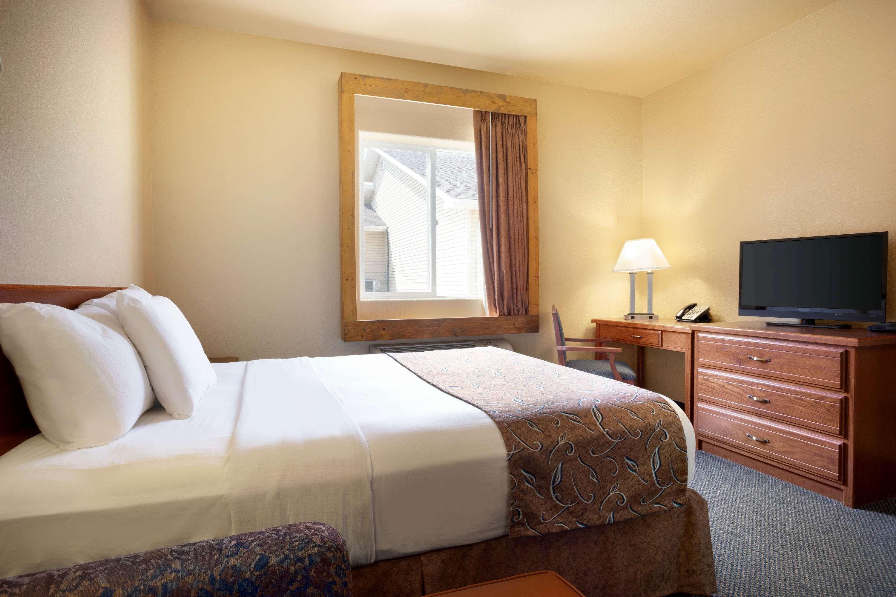 Travelodge By Wyndham Gillette Bagian luar foto