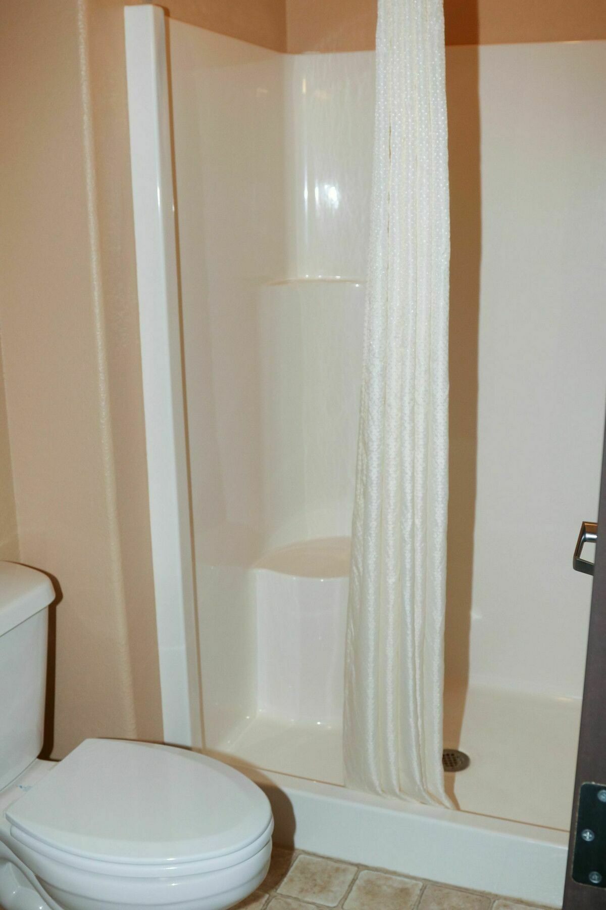 Travelodge By Wyndham Gillette Bagian luar foto