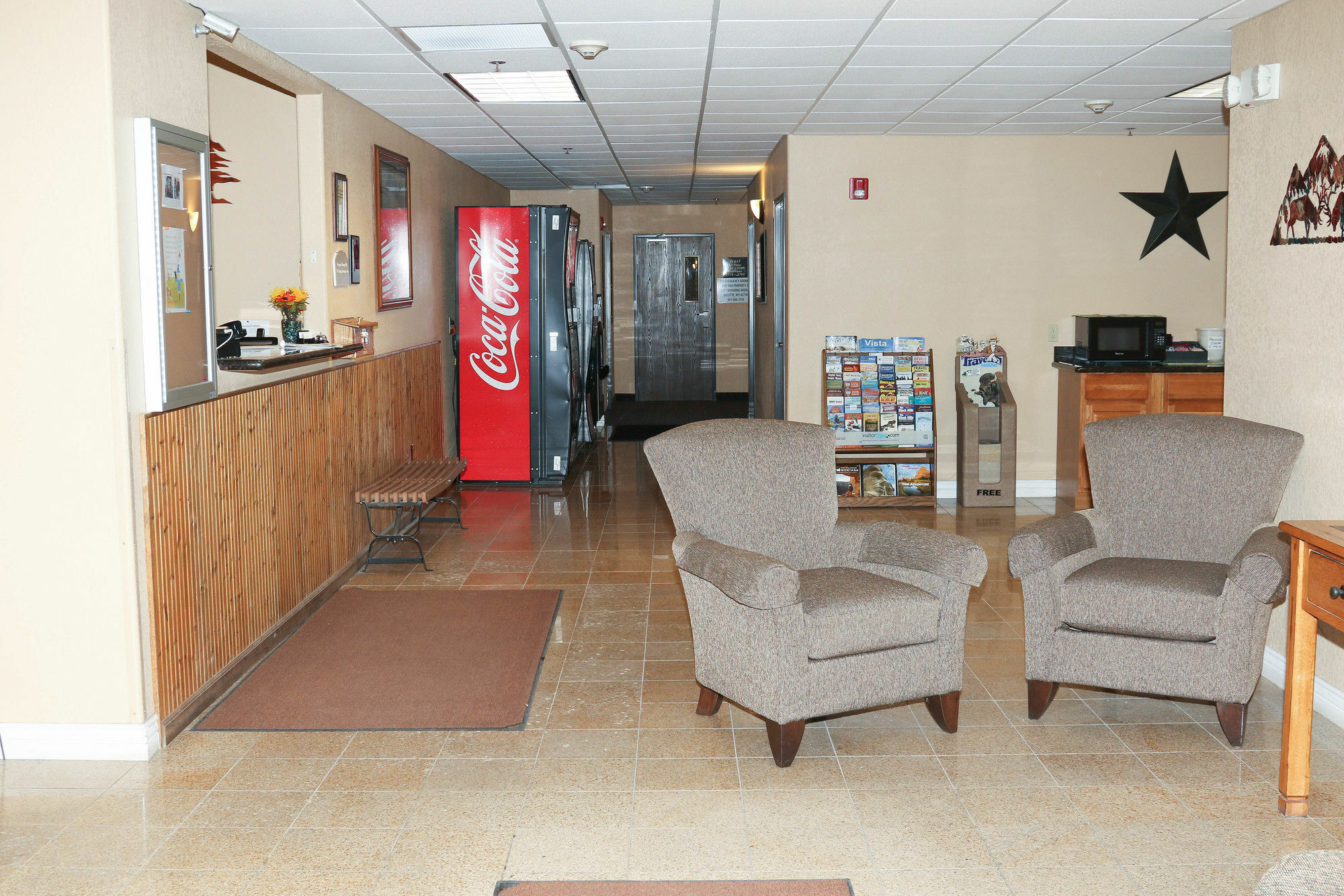 Travelodge By Wyndham Gillette Bagian luar foto