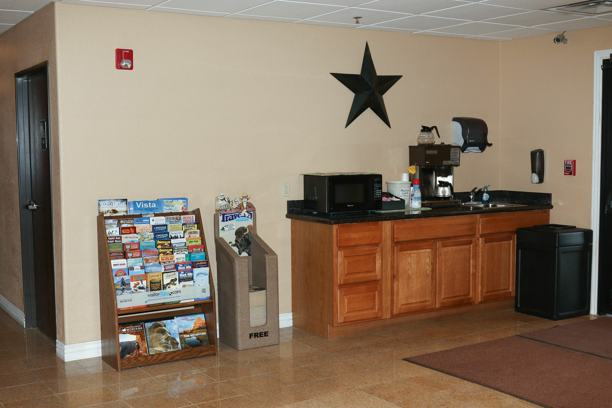 Travelodge By Wyndham Gillette Bagian luar foto